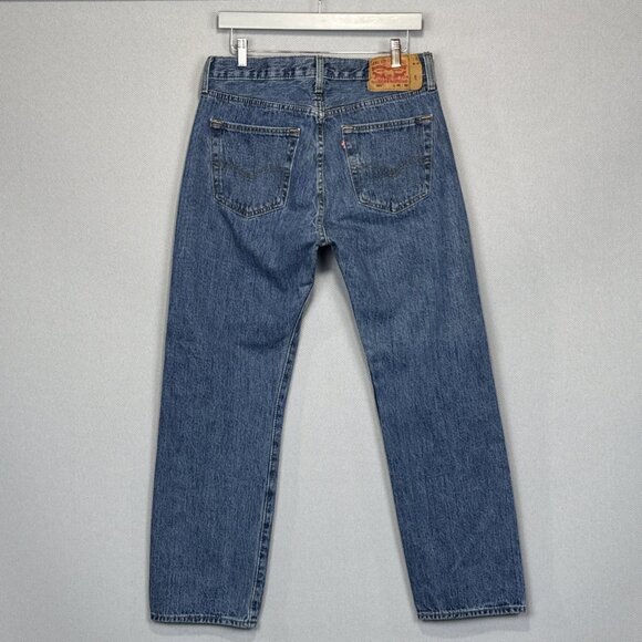 Levis 501 Jeans Mens 32x30 Blue Original Fit Straight Mid Rise Medium Wash Denim - Picture 2 of 11